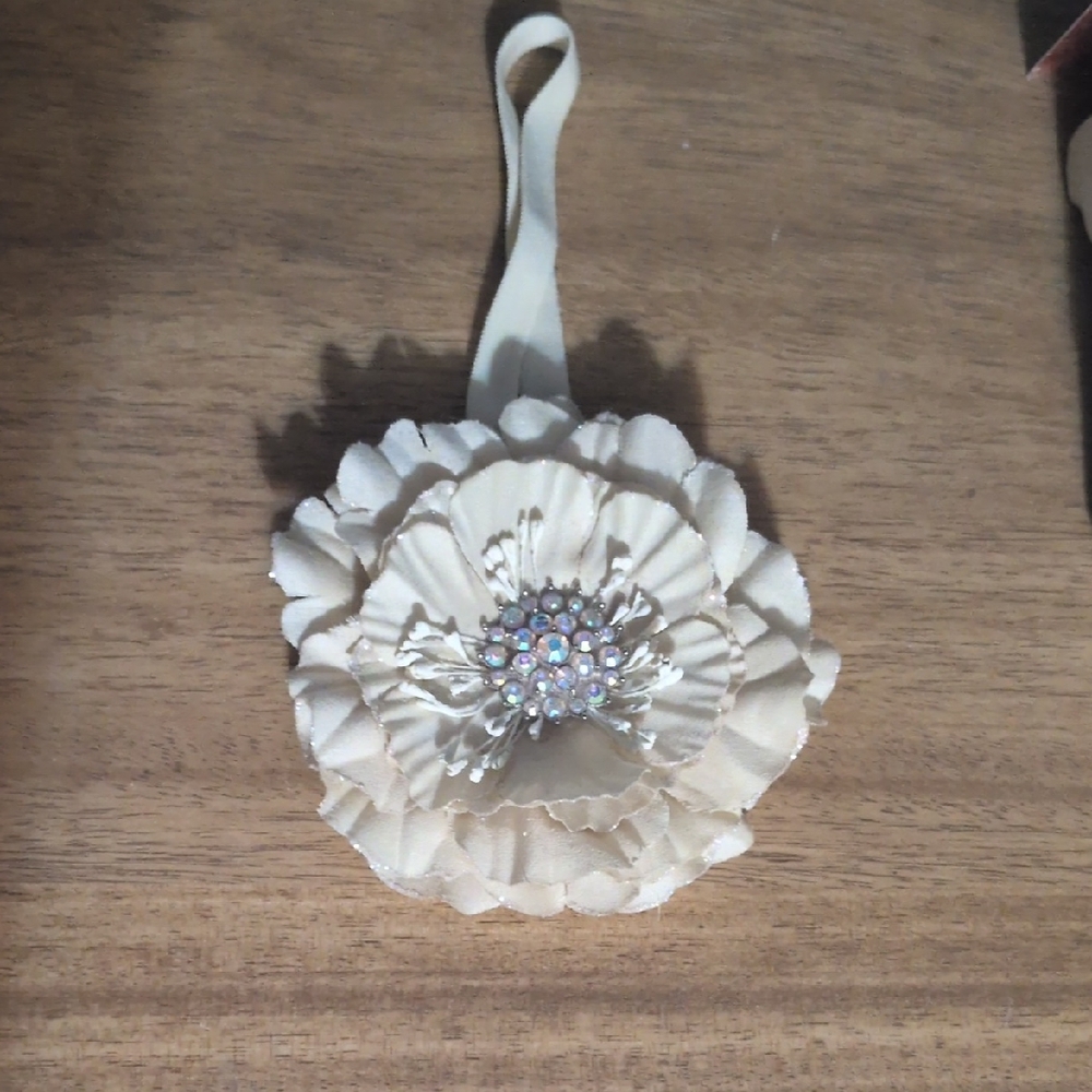 Tieks Cream Flower Accessory